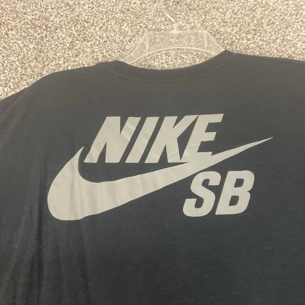 Nike SB Shirt Black Pocket Tee 4 Dot Graphic Skate Board Back Swoosh Sz L‎